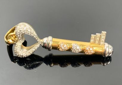 CHIMENTO, Italie.

Pendentif en or jaune...