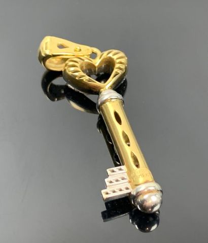 CHIMENTO, Italie.

Pendentif en or jaune...