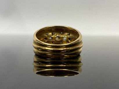 Bague en or jaune ornée de diamants anciens,...