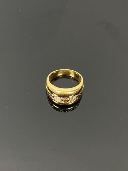Bague en or jaune ornée de diamants anciens,...