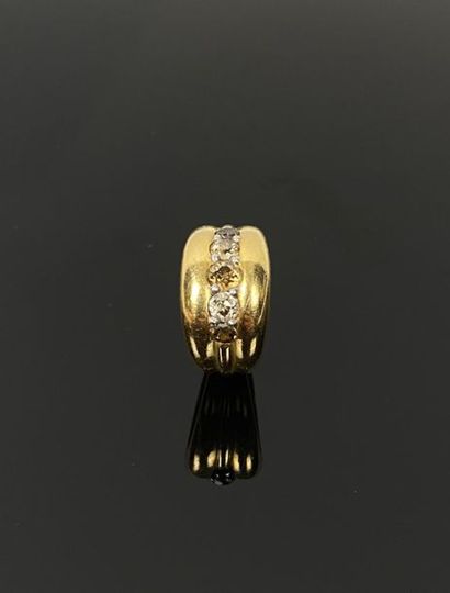 Bague en or jaune ornée de diamants anciens,...