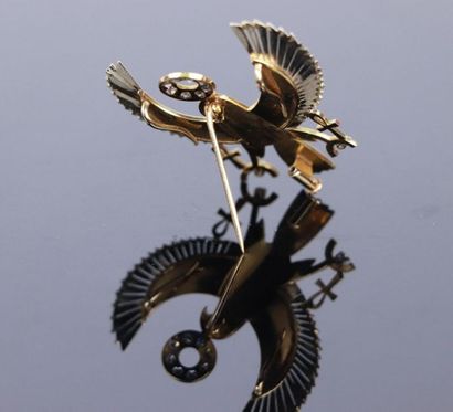 Broche deux ors figurant un aigle aux ailes...