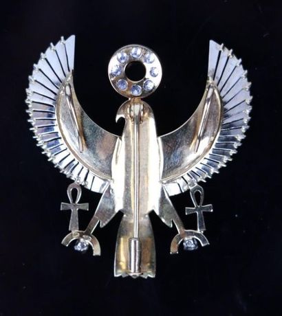 Broche deux ors figurant un aigle aux ailes...