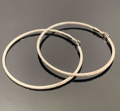 Paire de boucles d'oreilles créoles en or...