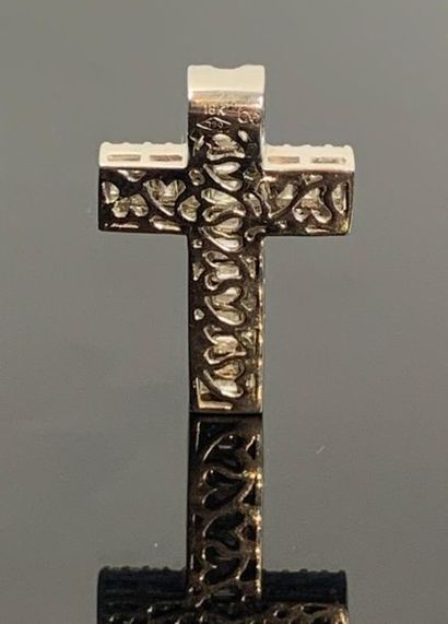 Croix en or blanc et diamants de taille brillant,...