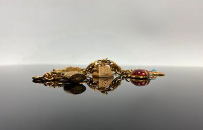 Bracelet à breloques en or jaune.

L_19 cm....