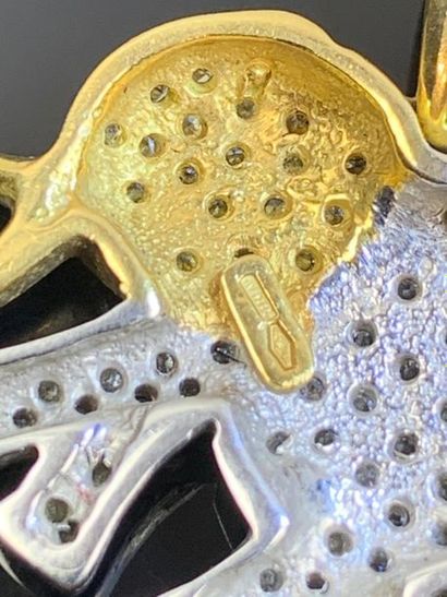 Pendentifen or jaune et or blanc, serti de...