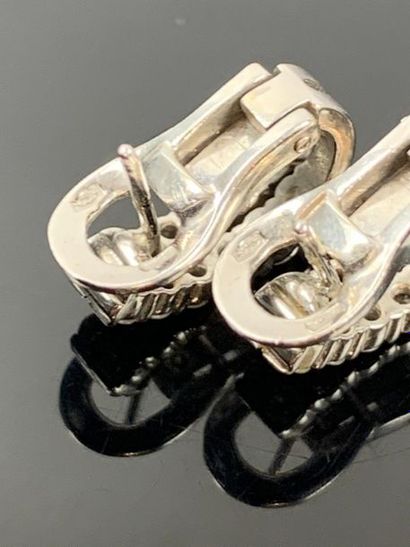 Paire de clips d'oreilles en or blanc et...