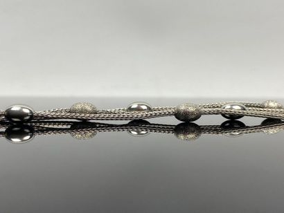 Bracelet à trois rangs en or blanc et olives...