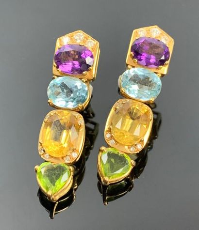 Paire de clips pendants d'oreilles en or...