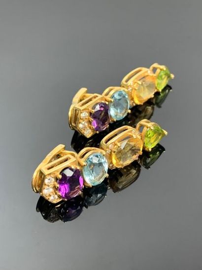 Paire de clips pendants d'oreilles en or...