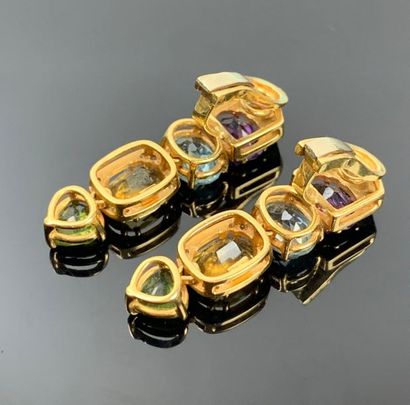 Paire de clips pendants d'oreilles en or...
