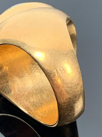 Bague chevalière en or jaune ornée d'une...