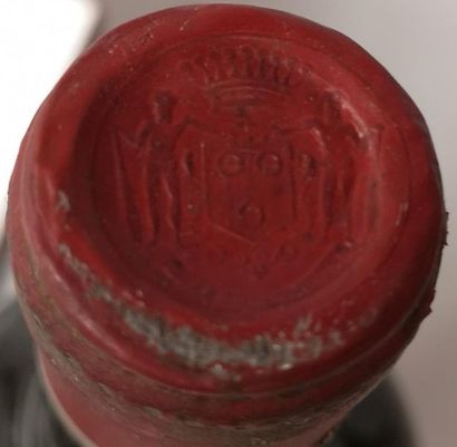 1 bottle PETRUS - Pomerol 1947 Etiquettes...