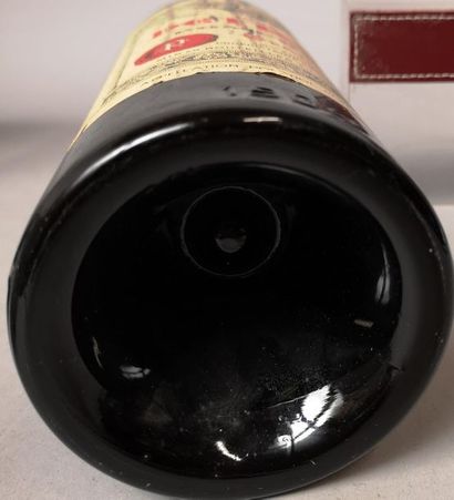 1 magnum PETRUS - Pomerol 1955 Leg. label...