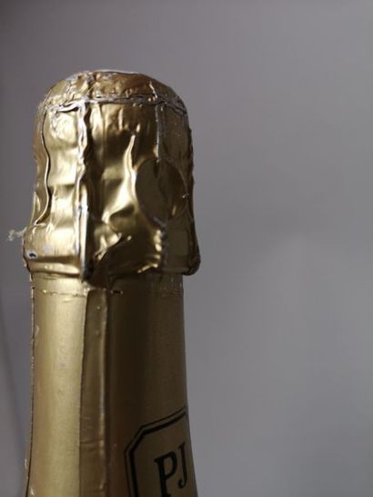 1 bottle CHAMPAGNE PERRIER JOUËT Years 70...