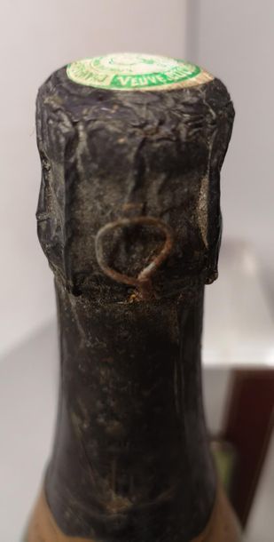 1 bottle CHAMPAGNE Vve. CLICQUOT PONSARDIN...