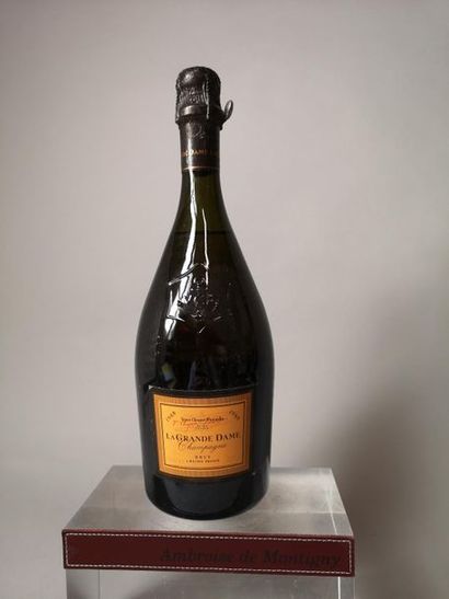 1 bottle CHAMPAGNE Vve CLICQUOT 