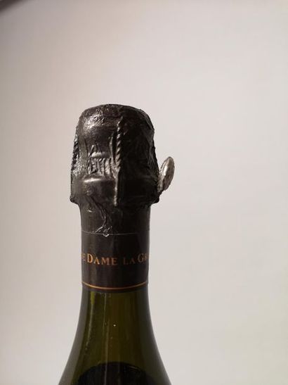 1 bottle CHAMPAGNE Vve CLICQUOT 