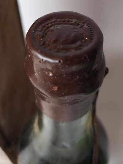 1 bottle COGNAC VERY OLD - MEDIUM. Wooden...