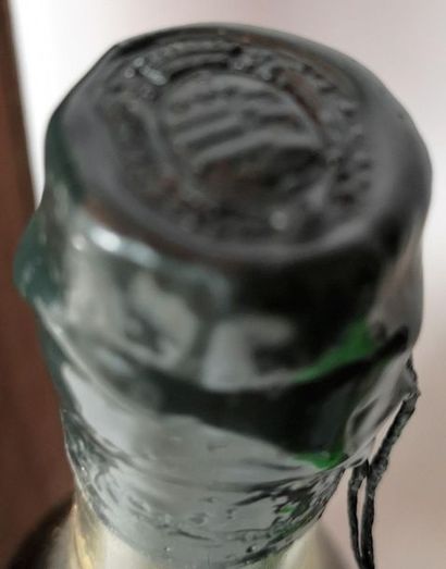 1 bottle COGNAC VERY OLD - MEDIUM. Wooden...