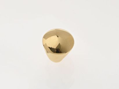 CARTIER, 1999. Yellow gold ball ring 750...