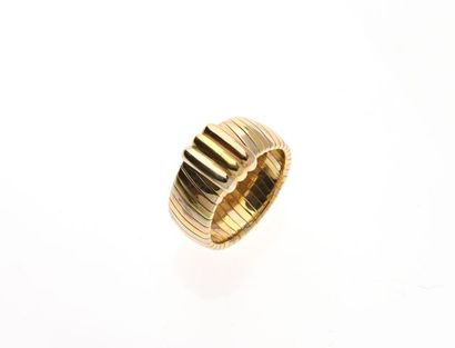 CARTIER. RING in 750 mm gold of three alternating...