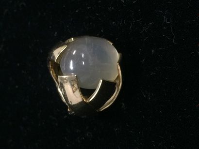 18k(750) yellow gold ring with moonstone...