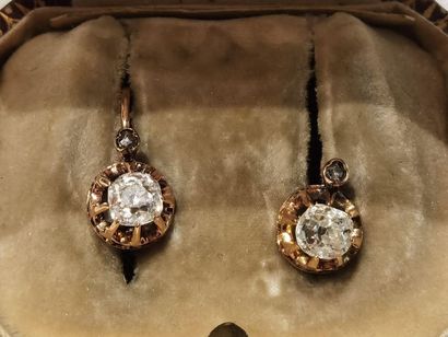 Pair of 750 mm yellow gold earrings with...