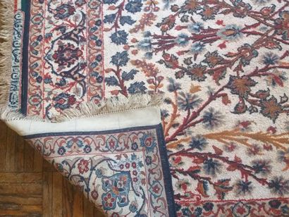 ISPAHAN
Carpet in wool and silk decorated...