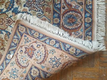ISPAHAN
Wool and silk carpet decorated with...