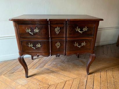 Walnut chest of drawers, crossbow front,...