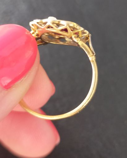 Bague en or gris et or jaune 18k (750e) serti...