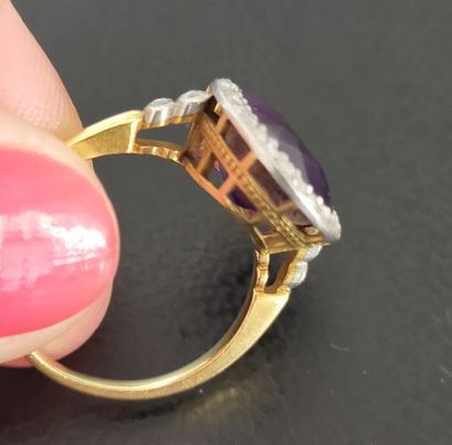 Bague en or 18k (750e) et platine, ornée...
