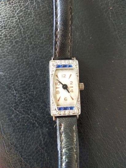 Montre de dame à boitier rectangulaire en...