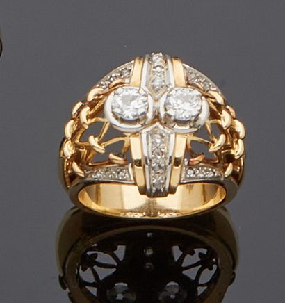 Bague chevalière en or 18k (750e), centrée...