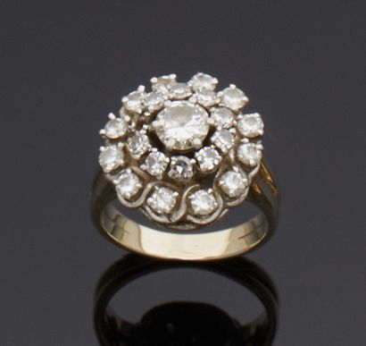 Bague marguerite en or gris 18k (750e) et...