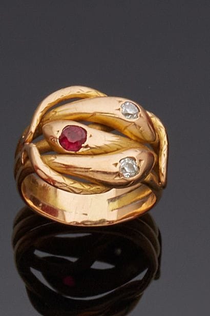 Bague en or 18k (750e), stylisant 3 serpents...