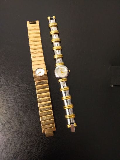 Deux montres en métal