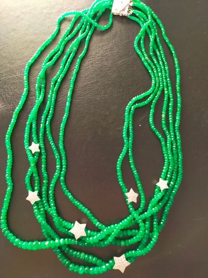 Collier à six rangs de perles d'émeraude...