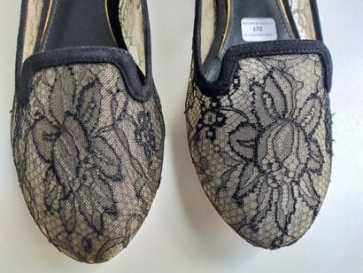 DOLCEGABBANA 
Slippers en dentelle noir avec...