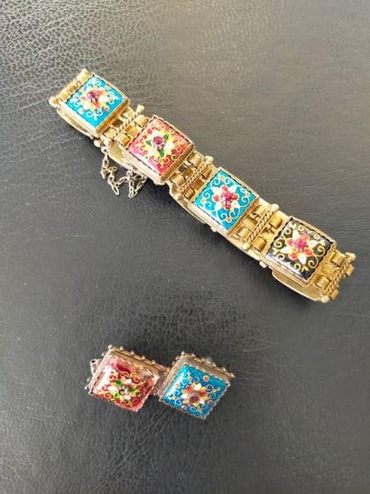 -	Demi-parure en argent doré et métl (800e)...