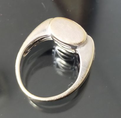 Bague chevalière en or 18k (750e) rhodié,...