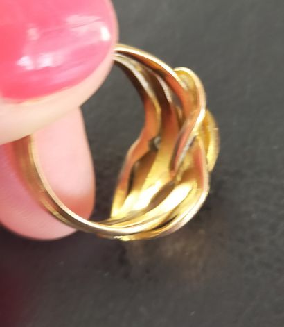 Bague en or 18k (750e), stylisant 3 serpents...