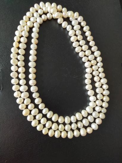 Sautoir de perles de culture baroque (diam:...