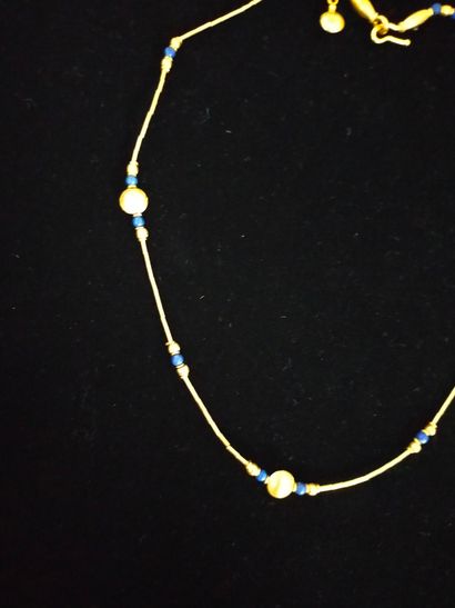 Collier en or 18k (750e), composé de boules...