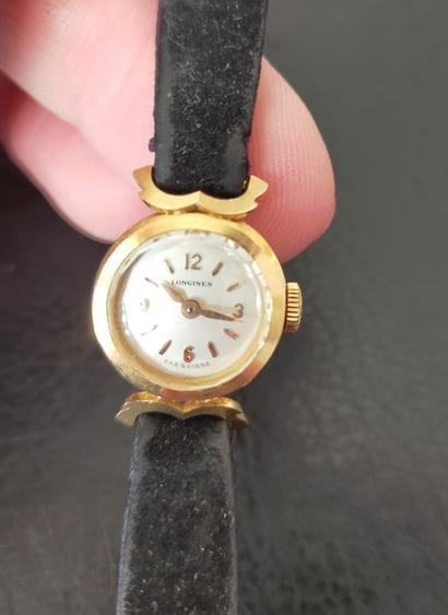 LONGINES
Montre-bracelet de dame en or 18k...