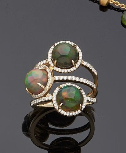 Bague en or gris 18k (750e) ornée de trois...