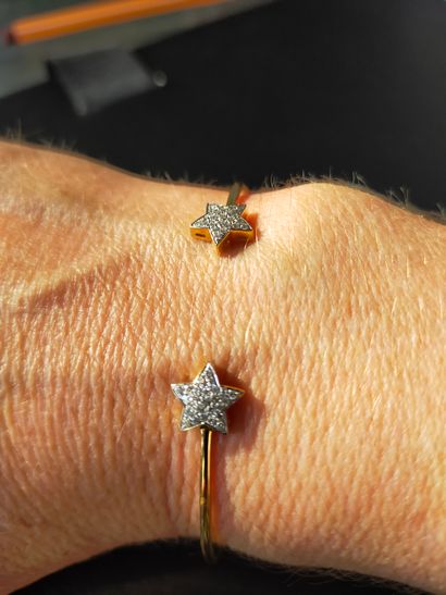 Bracelet jonc en or jaune 18k (750e) orné...