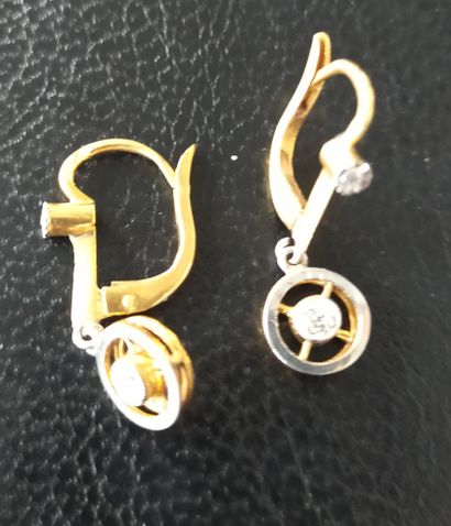 Paire de boucles d’oreilles dormeuses en...